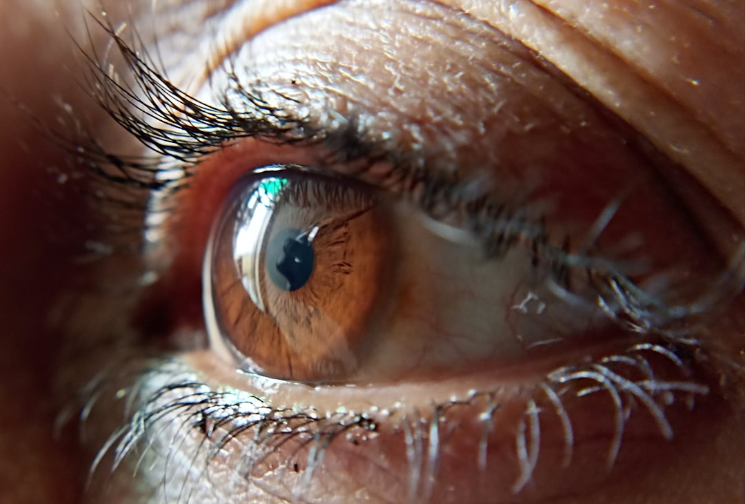 Digital Eye Strain Relief: Smart Solutions for Comfortable Mobile Viewing and Screen Time Management